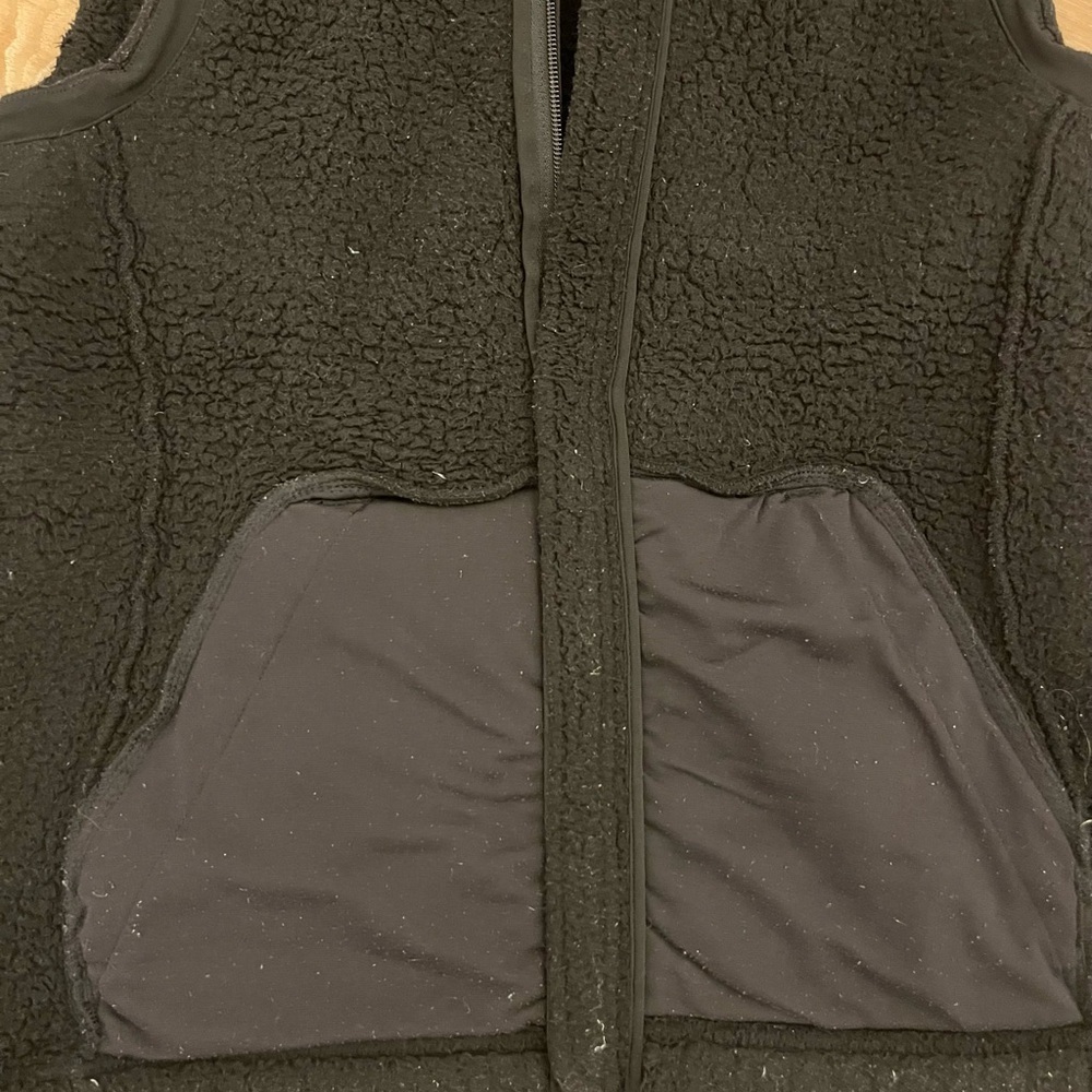 The North Face Black Sherpa Vest, size medium - Picture 10 of 11